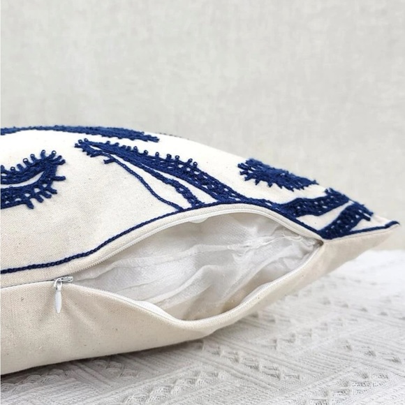 2pc Embroidered Starfish Cushion Covers (Case Only) - Picture 6 of 8